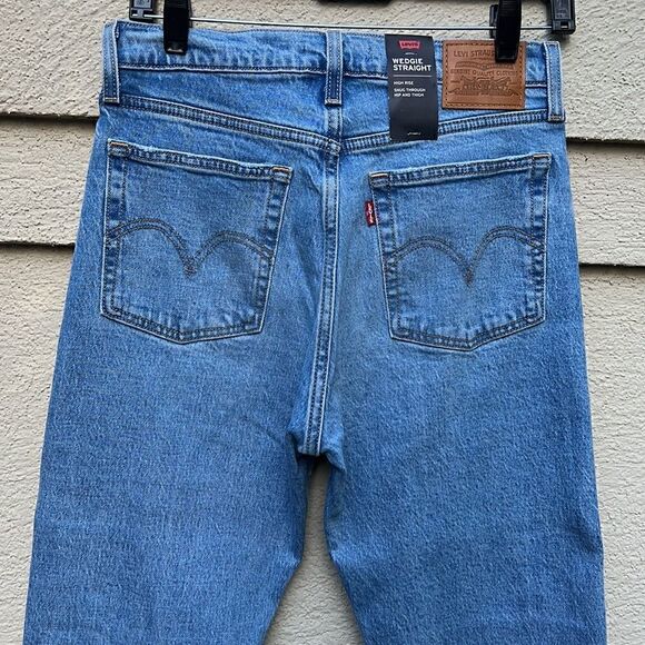 NWT Levi's Wedgie Jeans size 27x28 - Picture 6 of 10